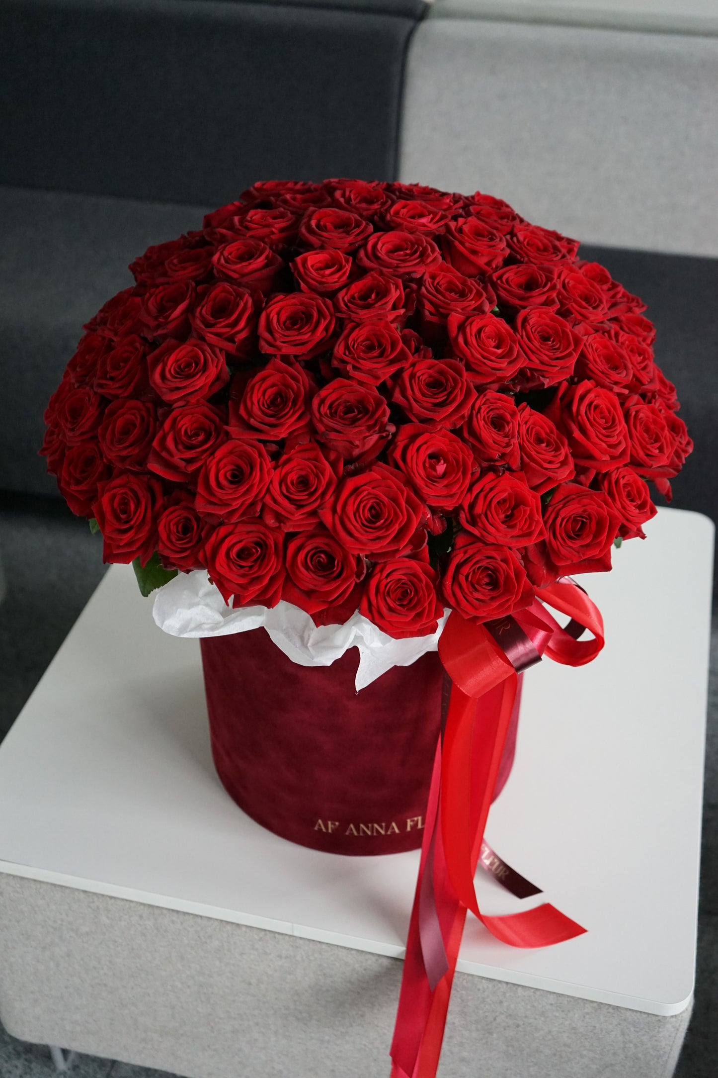 Czerwone róże w Czerwonym pudełku