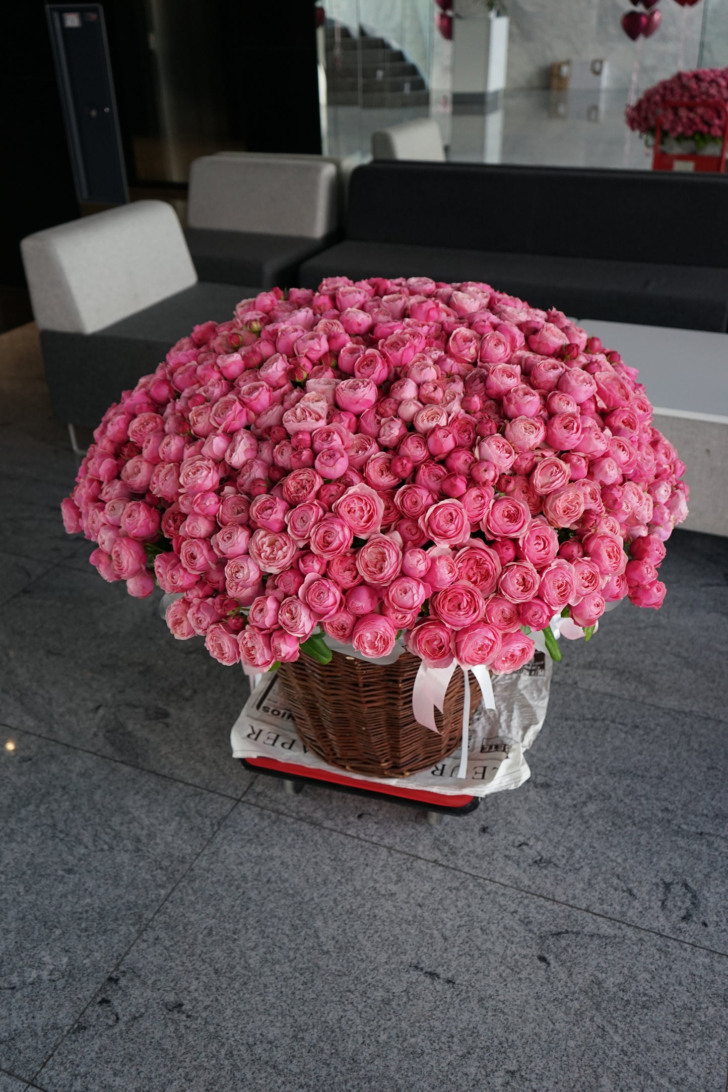 Kорзина пионовидных роз