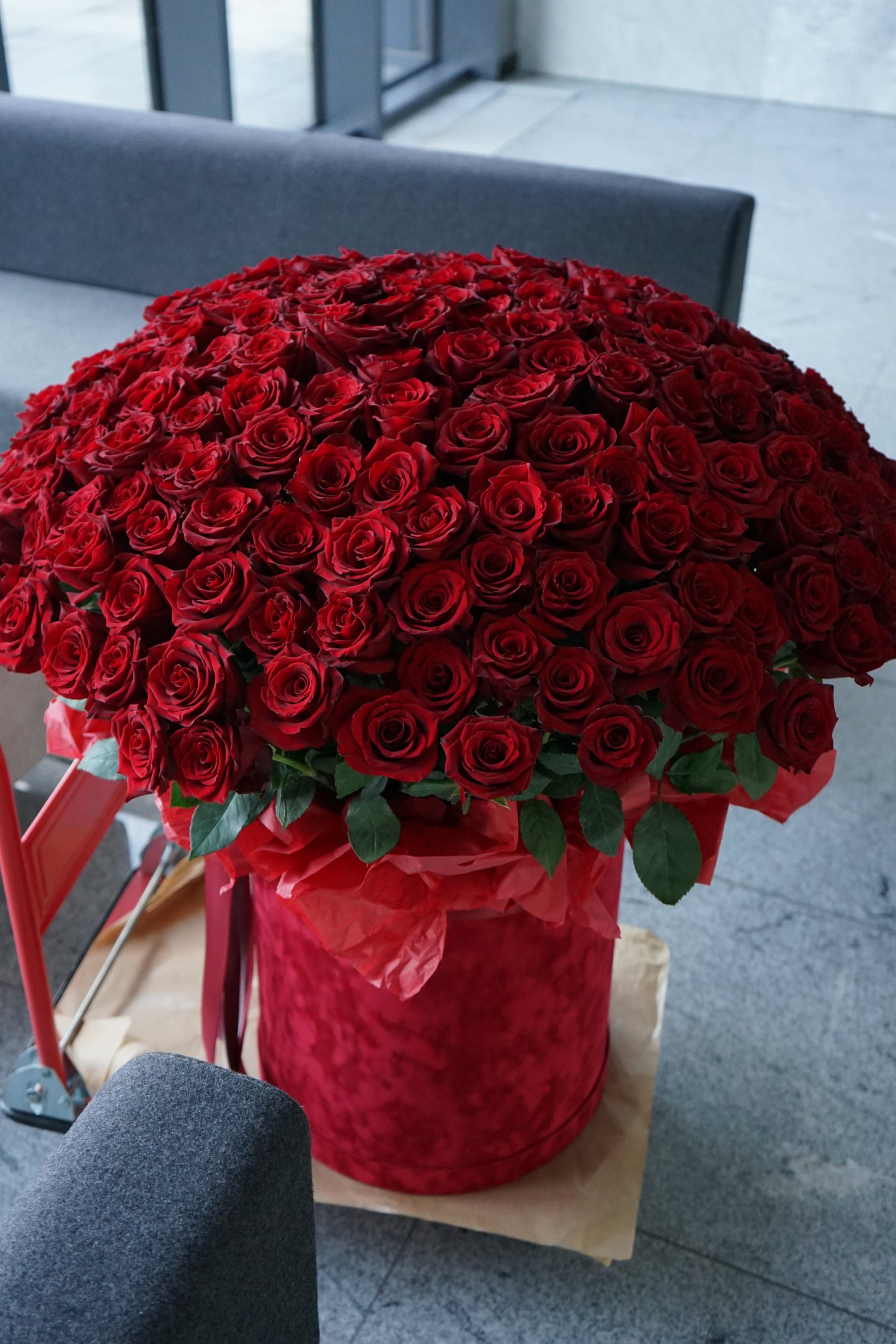 Czerwone róże w Czerwonym pudełku